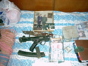 The face of Middle War: documents and weapons sized in raid in Al-Alam, Iraq. Photo by Uathor